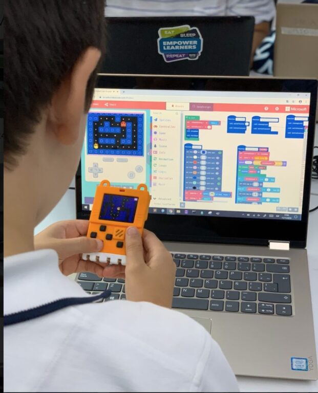 Game Jam 2020 - Lenovo y Crack The Code